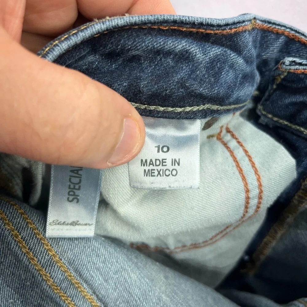 Eddie Bauer Slightly Curvy Straight Leg Jeans Womens 10 Blue‎ Denim Stretch 2243
